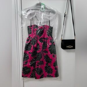 Kate Spade dress in size 8. In color pom pom pink.